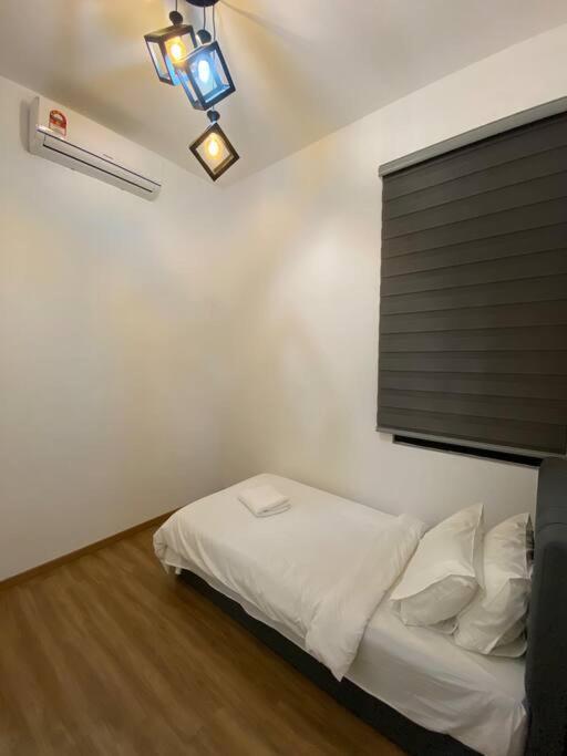 Modern Lux Suite, The Cove Hillside Apartment